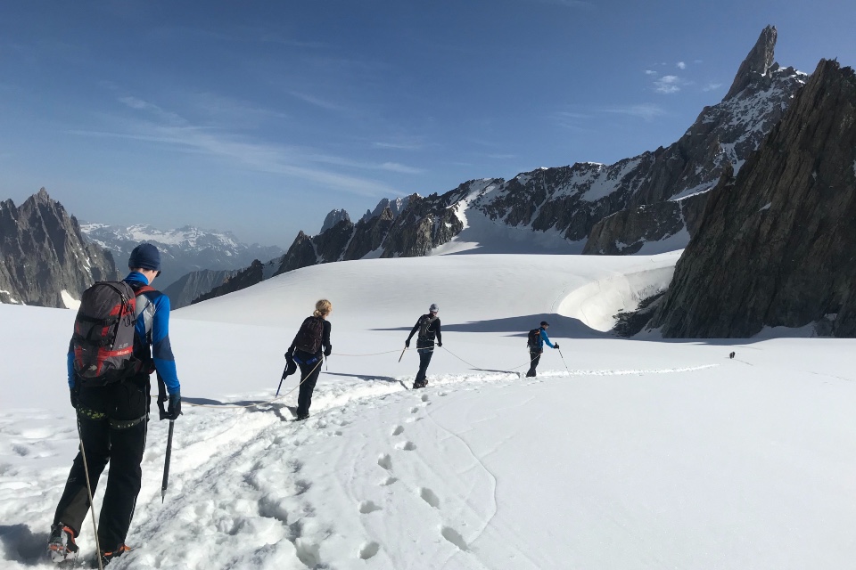 Team Building en rando glaciaire sur le glacier du Géant