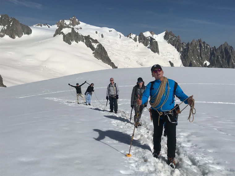 Team Building en rando glaciaire sur le glacier du Géant