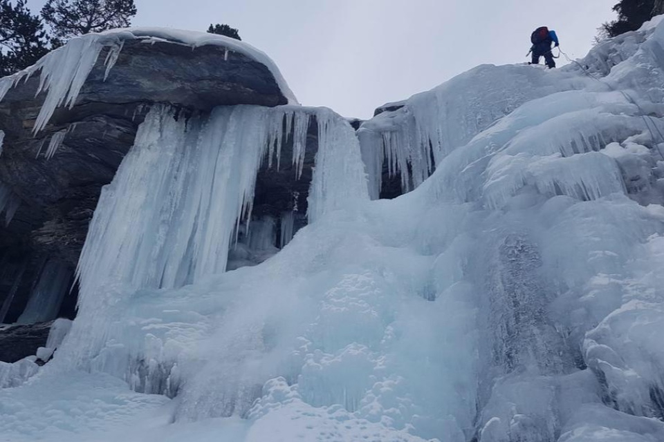 Cascade de glace : une journée d'initiation réussie en Maurienne !